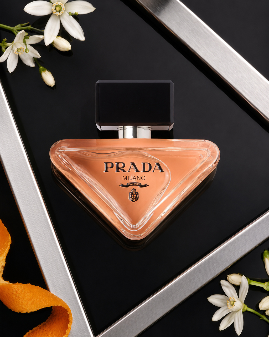 Prada Paradoxe Eau de Parfum - صورة حملة عطرية: 03 campaign black lacquer silver
