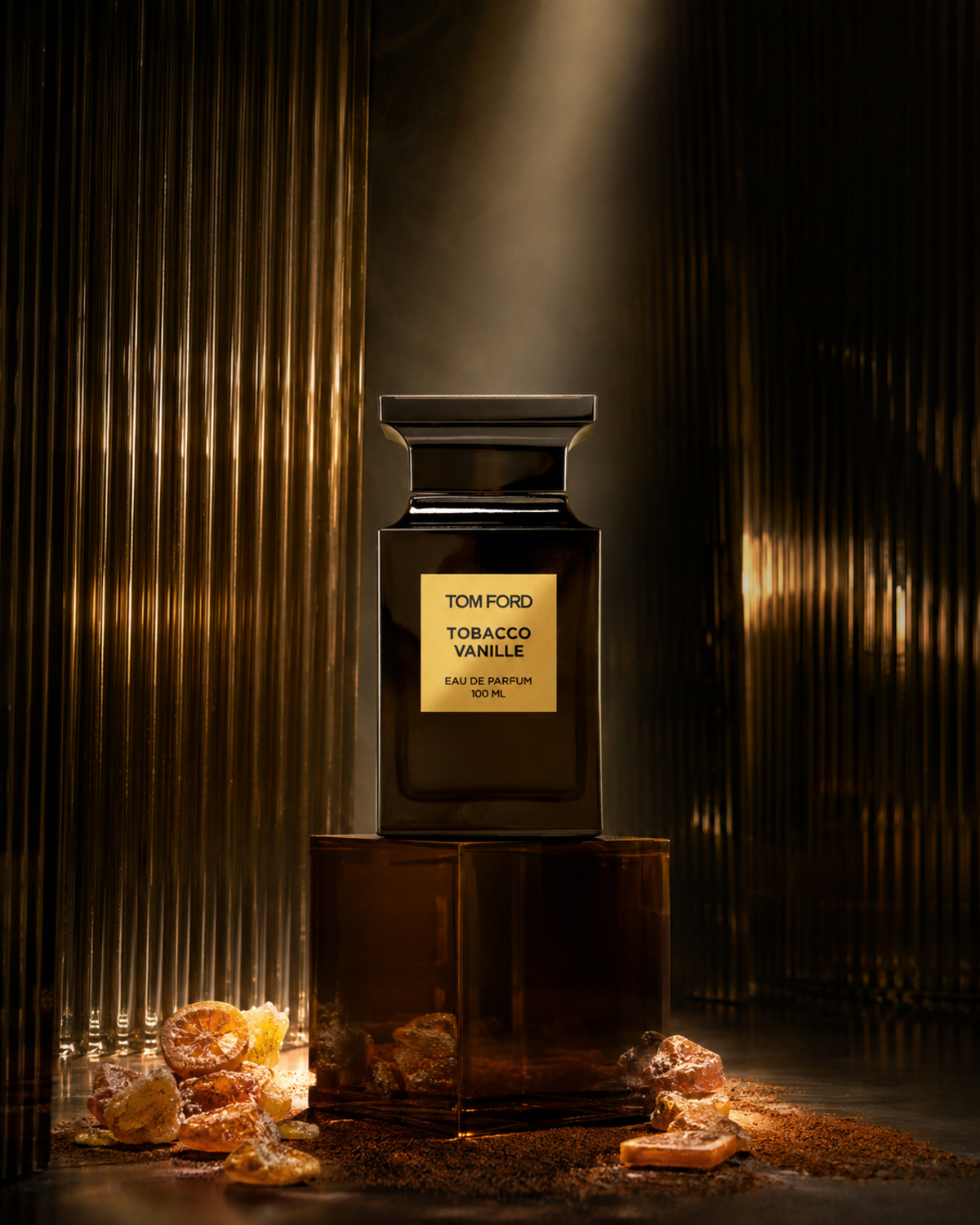 Tom Ford Tobacco Vanille Eau de Parfum - صورة حملة عطرية: 08 campaign amber glass dried fruit