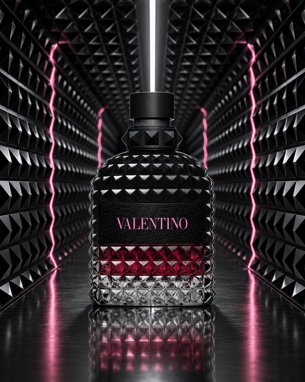 Valentino Uomo Born in Roma Intense Eau de Parfum - صورة حملة عطرية: 07 campaign rockstud steel tunnel